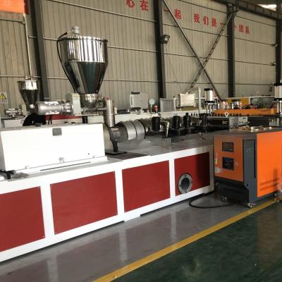 China 6 M kalibratie tafel Twin-screw PVC-schuimplaten maken machine voor klantvereisten Te koop