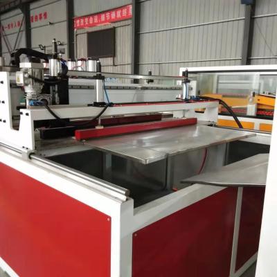 China Extrusionsformmaschine für die Herstellung von PVC-Schaumplatten mit wettbewerbsfähigen zu verkaufen