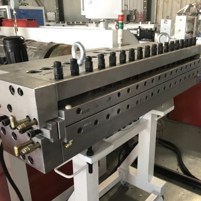 China Voedingsmodus Eén voeding PVC-schuimplaten productielijn met extrusie gietmachine Te koop