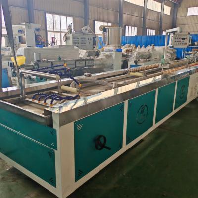 China WPC profile production line/ WPC floor making machine Te koop