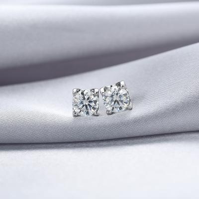 China FASHIONABLE 925 Silver Small Moissanite Diamond Stud Earrings for sale