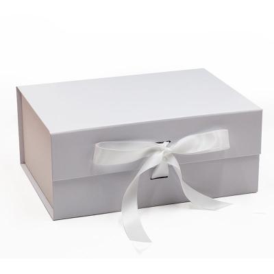 China Recyclable Multicolor Stain Ribbon Gift Packaging Folding Box for sale