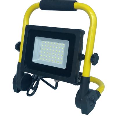 China Hot Selling Outdoor Portable 30W Waterproof 3000 LM Outdoor Folding Led Work Camping Light for sale