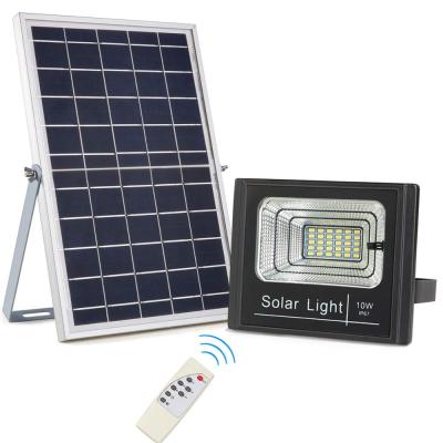 China Waterproof Dusk To Dawn Solar Powered Street Light IP67 Outdoor With 10W LED Remote Control Solar Chargeable Flood Light for sale