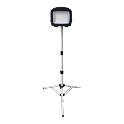 China Convenient Professional Led Work Light Wireless Rechargeable 18650 Built In Lithium for sale