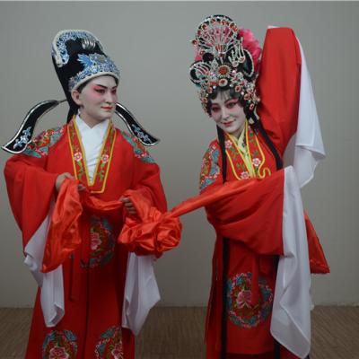 China Modern Chinese opera figures resin wax statues men and women wedding simulation statues for sale