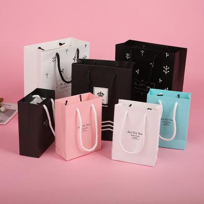 China Fashon Recyclable Custom Blue Gift Bag Packaging Luxury Black Kraft Paper Cosmetics Bag Gift Set Eco-friendly Cheap Paper Gift Bag for sale