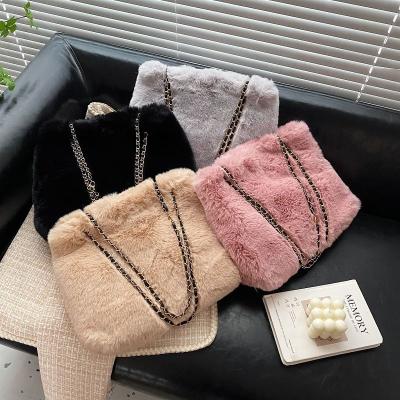 China Fashion 2021 Handbags 2021 Large Winter Furry Fall Fur Shoulder Tote Bags Tote Bags for sale