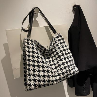 China Other Winter Fashion Ladies Tote Bags Designer Luxury Tote Bags Cute Tote Bag Clips Handbag For Women for sale