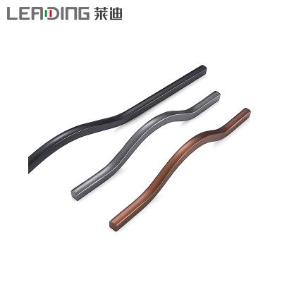 China Modern New Arrival Special Shape Aluminum Alloy Cabinet Handle L8219 à venda