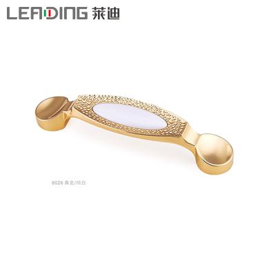 China Rustic antique bronze door handle and pulls for dresser in bedroom kitchen furniture for sale