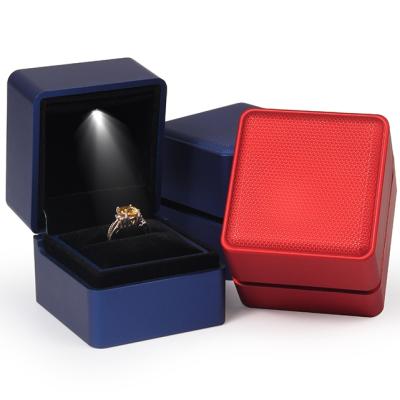 China Fashionable Propose Escrow Led Rings Rhombus Pattern Surface Light Box for sale