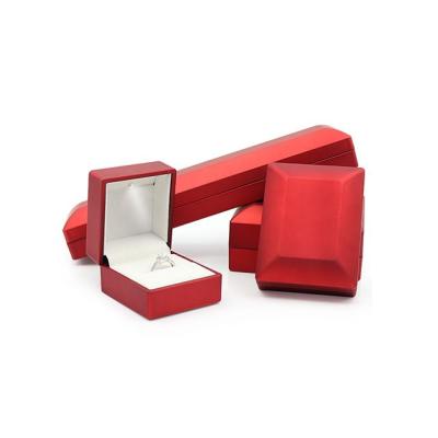 China Fashionable High End LED Light Ring Packaging Red Necklace Display Box for sale