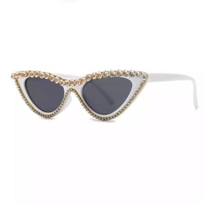 China High Quallity 2022 Newest Wholesale Hip Hop Diamond Sunglasses Ladies women'S Retro Cat Eye Sunglasses for sale