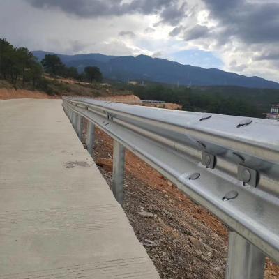 China Hot Dipped Galvanized Anti-Crash Guardrail Road Barrier W Beam Road Barrier Zinc Steel Q235B Traffic Barrier for sale