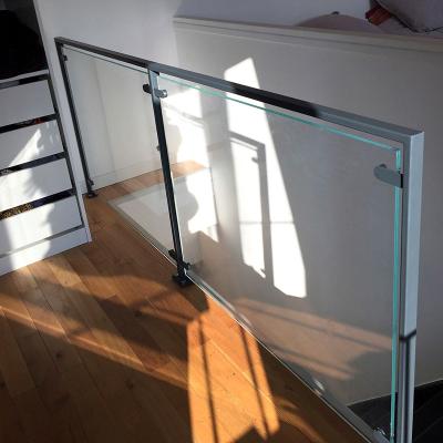 China Balcony Classic Style Minimalist Safety Tempered Laminated Glass Standoff Balustrade for sale