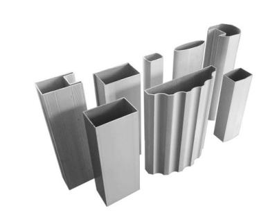 Chine Tube rectangulaire d'extrusion en aluminium industrielle, cadre en aluminium d'extrusion à vendre