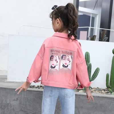 China 2021 Autumn Rose Color Breathable Tour Springs Down Collar Head Sculpting Pattern Printed Dropped Shoulder Teen Girls Denim Jacket for sale