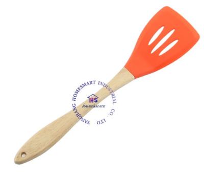 China Viable Kitchen Tool Silicone Food Grade Handle Silicone Strainer Spatula Wooden Tableware for sale