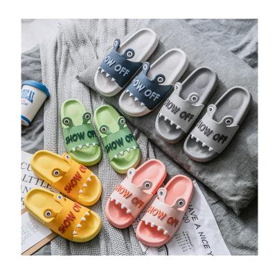 China 2021 Summer Fashion Trend Women's Slippers Wholesale Custom Logo Soft Lightweight Slippers For Women for sale