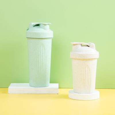 China Fitness Viable Straw Protein Shaker Mixing Water Drink Outdoor 600ml Eco Friendly Wheat Custom Logo Free for sale