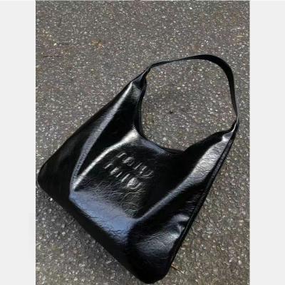 China Water Resistant Fashion Purse Bag Ladies Smooth Leather Handbags Women Armpit Handbags for sale