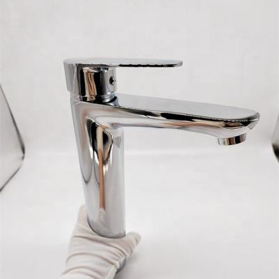 China Hot Sales Metered Bathroom Sink Faucets Modern Zinc Mixer Tap Single Lever Deck Mounted Basin Faucet for sale