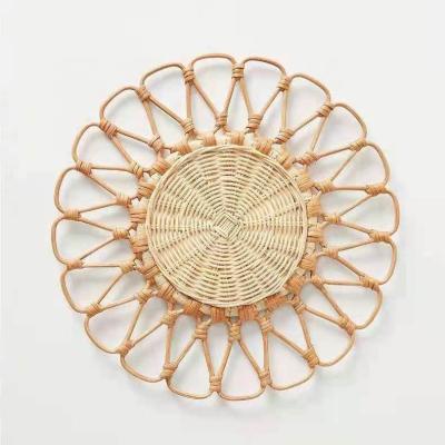 China Sustainable 42cm Decorative Rattan Set Mat For Wedding Party Event Table Centerpieces Decoration Round Vietnam Handmade Rustic Woven Mat for sale