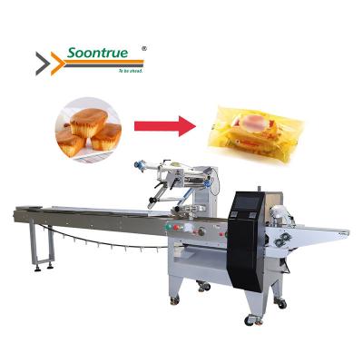 China Full Automatic Brownie Food Madeleine Cup Cake Multifunctional Rotary Motion Flow Packaging Machine Prices for sale