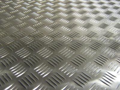 China Aluminum Metal Alloy Coil Embossing Aluminum Checked Plate For Walkway/railer Decks/platform/stair Treads for sale