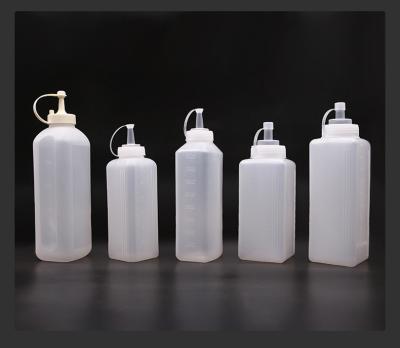 China Sustainable Kitchen Condiment Squeeze Bottles Long Thin Sauce Tip Plastic Bottle Food Grade BBQ Sauce Squeeze Bottle for sale