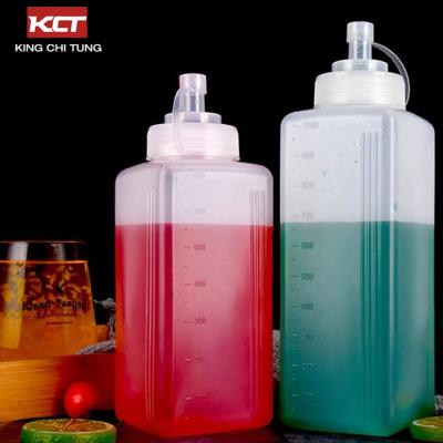 China Sustainable Soft Plastic Squeeze Bottle Food Grade Plastic Kitchen Stored Condiment Squeeze Sauce Bottle for sale