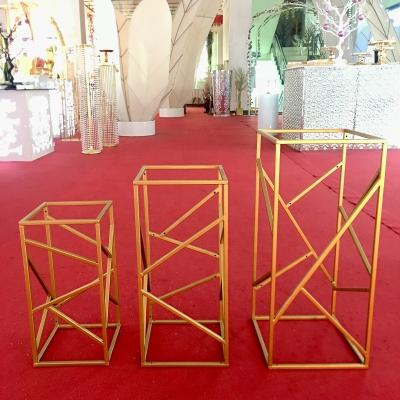 China New simple square shape gold metal flower stand for wedding decoration for sale