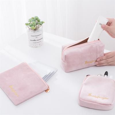 China Custom Cosmetic Bag Custom Private Label Velvet Fashion Logo Makeup Bag And Case Pouch Set To Make Up Bags With Personal Logo for sale