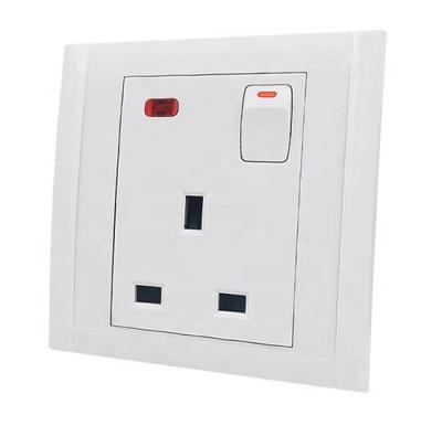 China Qming Commercial qming UK Square 3 Pin Electrical Plug (Hardware Product) for sale