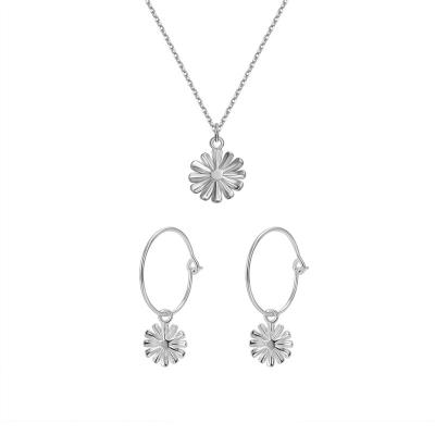 China Fashion Accessories S925 Silver TRENDY Daisy Necklace Pendant Necklace Earring Set Girls Jewelry Accessories Lovers Gift Jewelry for sale