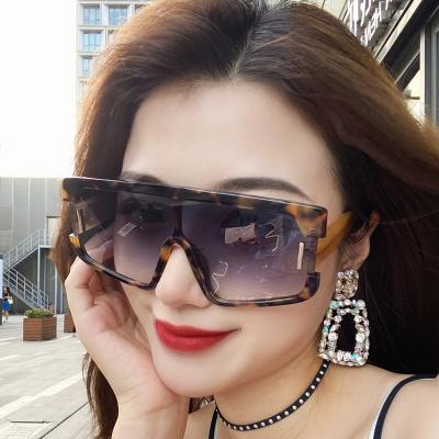 China Fashion sunglasses 2022 rice hot one-piece retro nail large frame sunglasses for sale