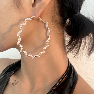 China Temperament Romantic Cool Personality Ins Fashion Pearl Ring Imitation Earrings, Simple Exaggerated Geometric Round Earrings for sale