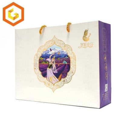 China Guangzhou Printing Recyclable Gift Paper Bag Manufacturer Customized Wholesale for sale