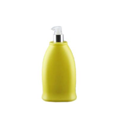 Китай Wholesale Custom 500ml Colorful Printing PE Plastic Bottle Recyclable With Lotion Pump Sprayer продается