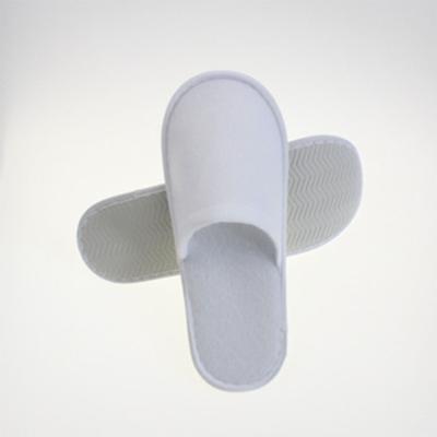 China Anti-odor Disposable Hotel Rooms Airline Transport Plush Disposable Slippers Pull Home Visitors Slippers for sale