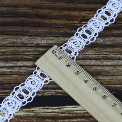 China Custom 1.8Cm Width Water Soluble New Arrival Lace Trim Embroidery Polyester White Chemical Chemical Hollow Out Lace Ribbon for sale