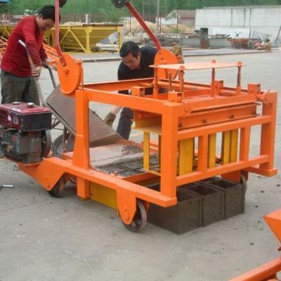 China Factory QM4-45 small portable diesel engine concrete block making machine, mobile block machine, egg laying block for sale