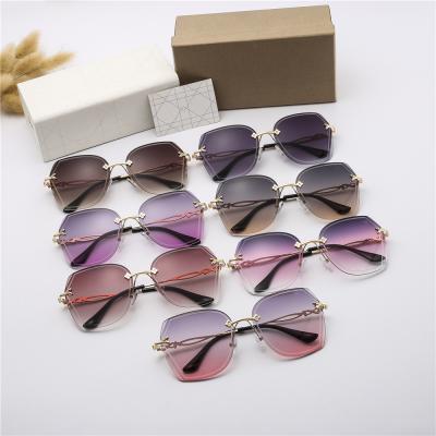 China Relieve 2022 new fashion ocean luxury colorful retro glass women oversized square rimless sunglass uv400 for sale