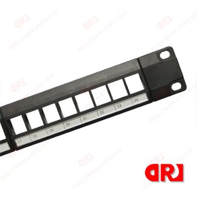 China 1U 24/32 viran el panel de remiendo hacia el lado de babor del espacio en blanco del soporte de estante Rj45 para el gabinete de la red en venta