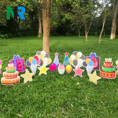 China Eco - Friendly Outdoor Lawn Decorations Custom Corrugated Plastic Letter Graduation Yard Signs for sale