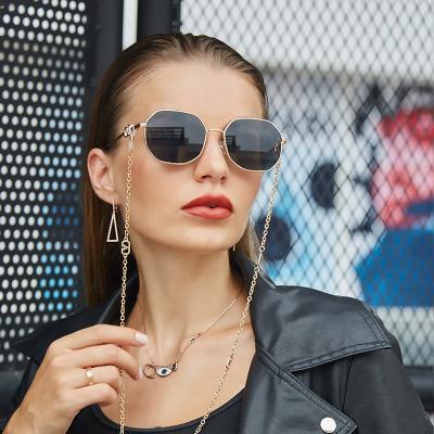 China 2021 American Oversized Brand Luxury Woman Sports Sunglasses Designer Fashion Sunglasses With Chain for sale