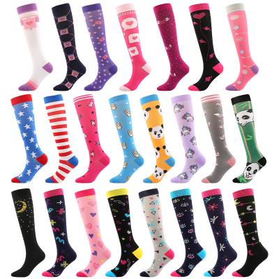 Cina New Design Athlete Patterns Ladies Knee High Socks Antibacterial Cute Fancy Custom Logo Compression Socks in vendita