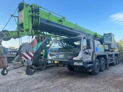 Chine Crane mobile Zoomlion 55 tonnes Crane télescopique tout-terrain montée sur un chariot à vendre