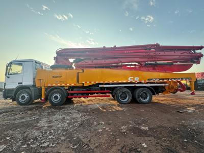 Chine Camion à pompe à béton 52 mètres Chassis Mercedes installé est vendu à un prix préférentiel, qui peut fonctionner normalement à vendre